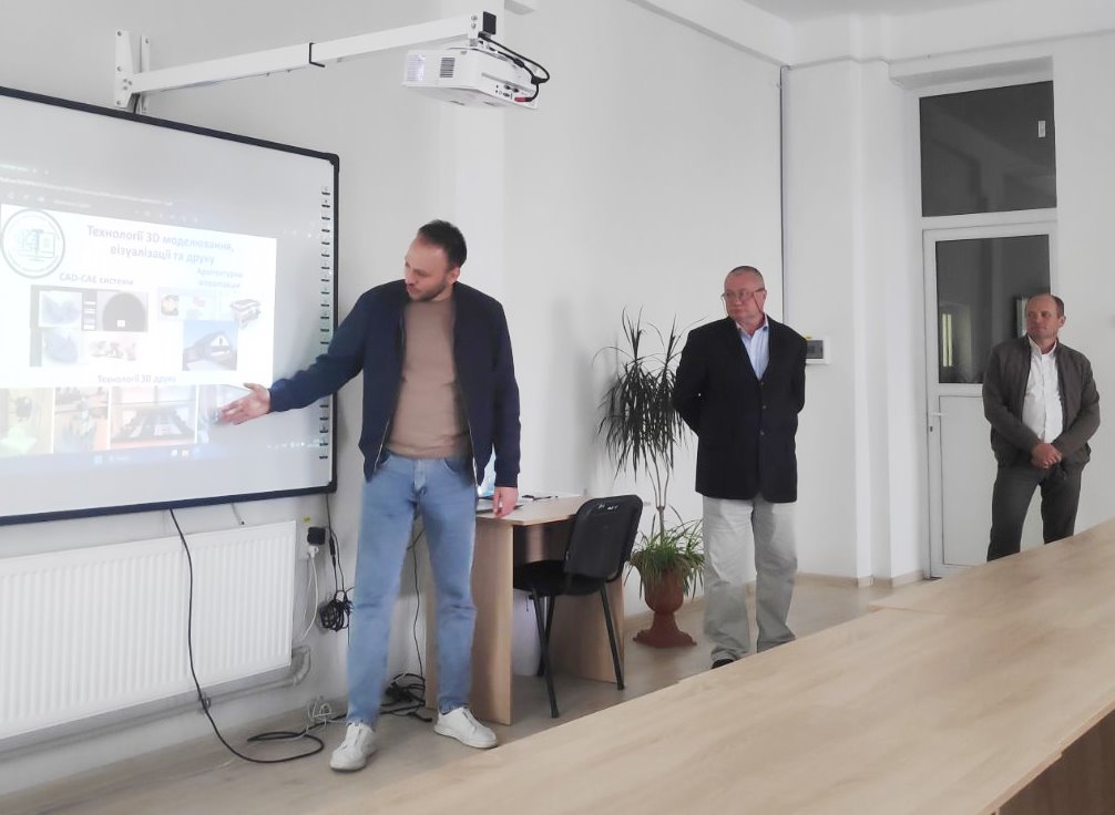 Абітурієнти знайомляться з освітніми програмами кафедри комп'ютерних технологій